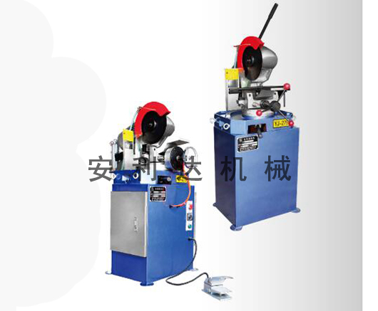 Metal circular sawing machine
