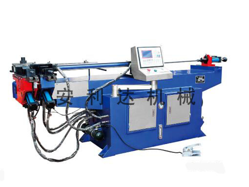 Pipe bending machine