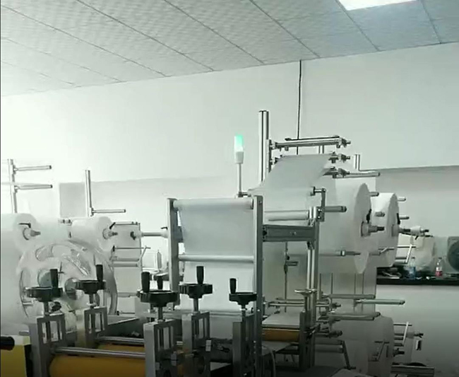 全自動(dòng)KN95口罩機(jī)1